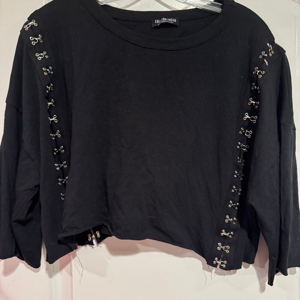 Fashion Nova Black Cropped Long Sleeve Top with Hook and Eye Detail